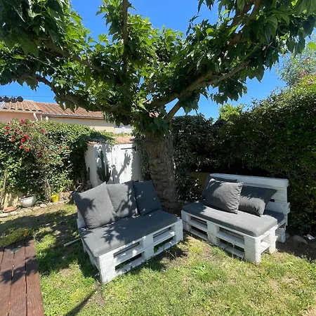 With Pool Maureillas