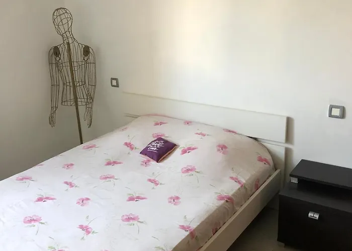 With Pool Semesterbostad Maureillas