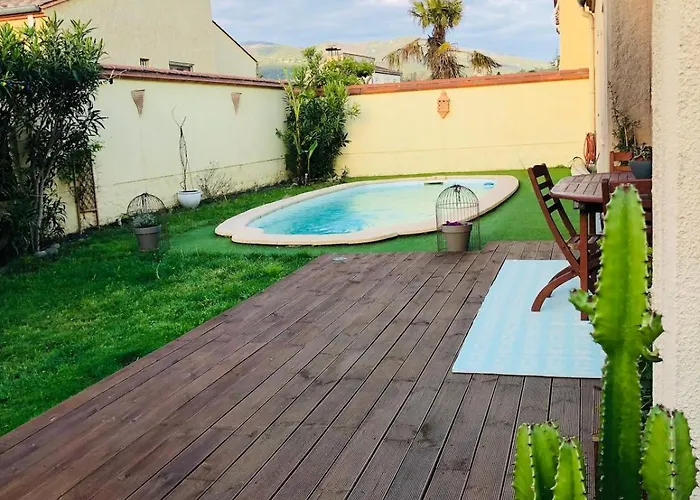 With Pool * Maureillas